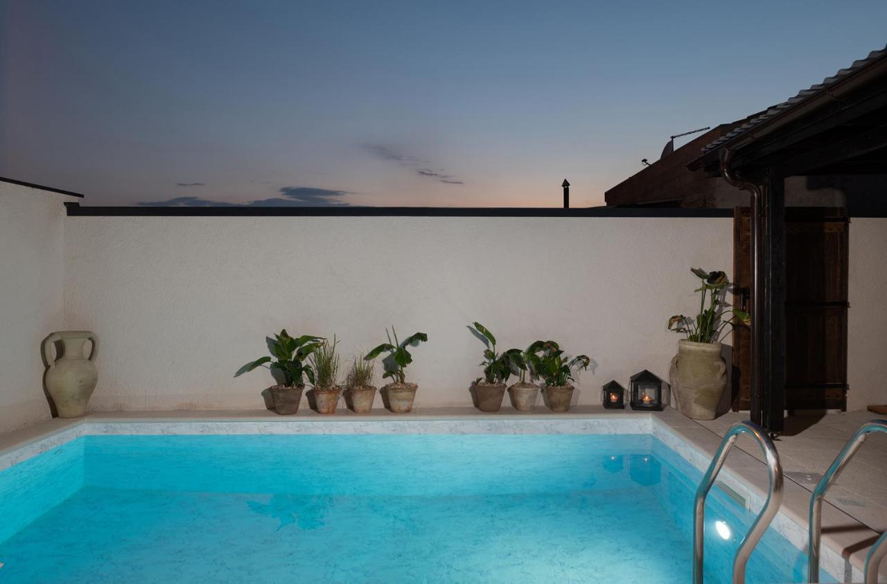 Blacksmith'S House - Rental House With Heated Pool Posedarje Exterior foto