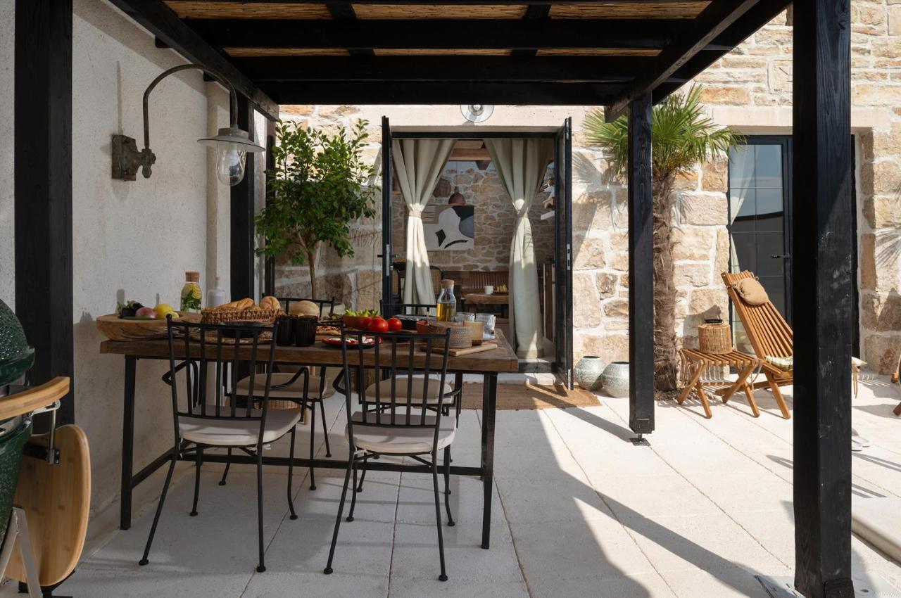 Blacksmith'S House - Rental House With Heated Pool Posedarje Exterior foto
